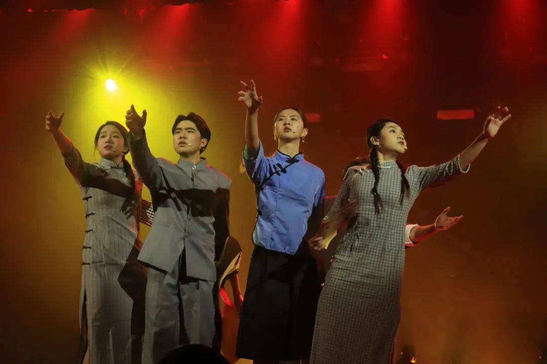 强力对抗，精彩瞬间不容错过，赛场故事悠长的简单介绍