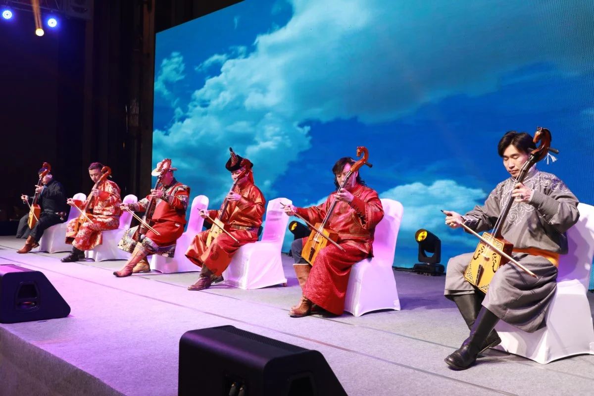 强力对抗，精彩瞬间不容错过，赛场故事悠长的简单介绍