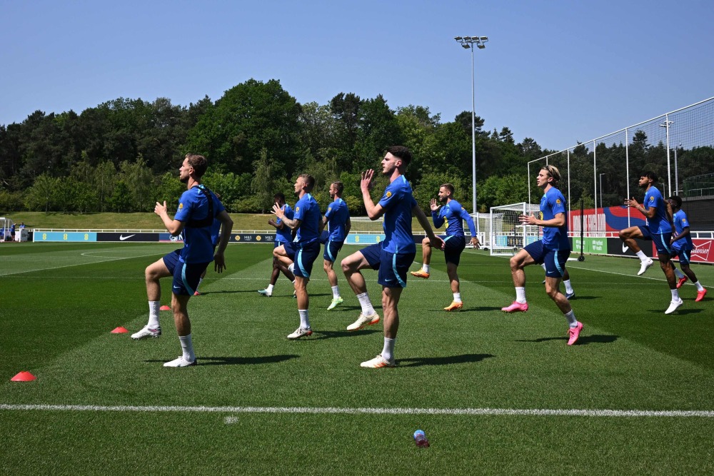 英格兰足球球队加强训练备战