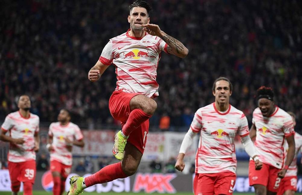 奥格斯堡横扫对手，取得全胜纪录