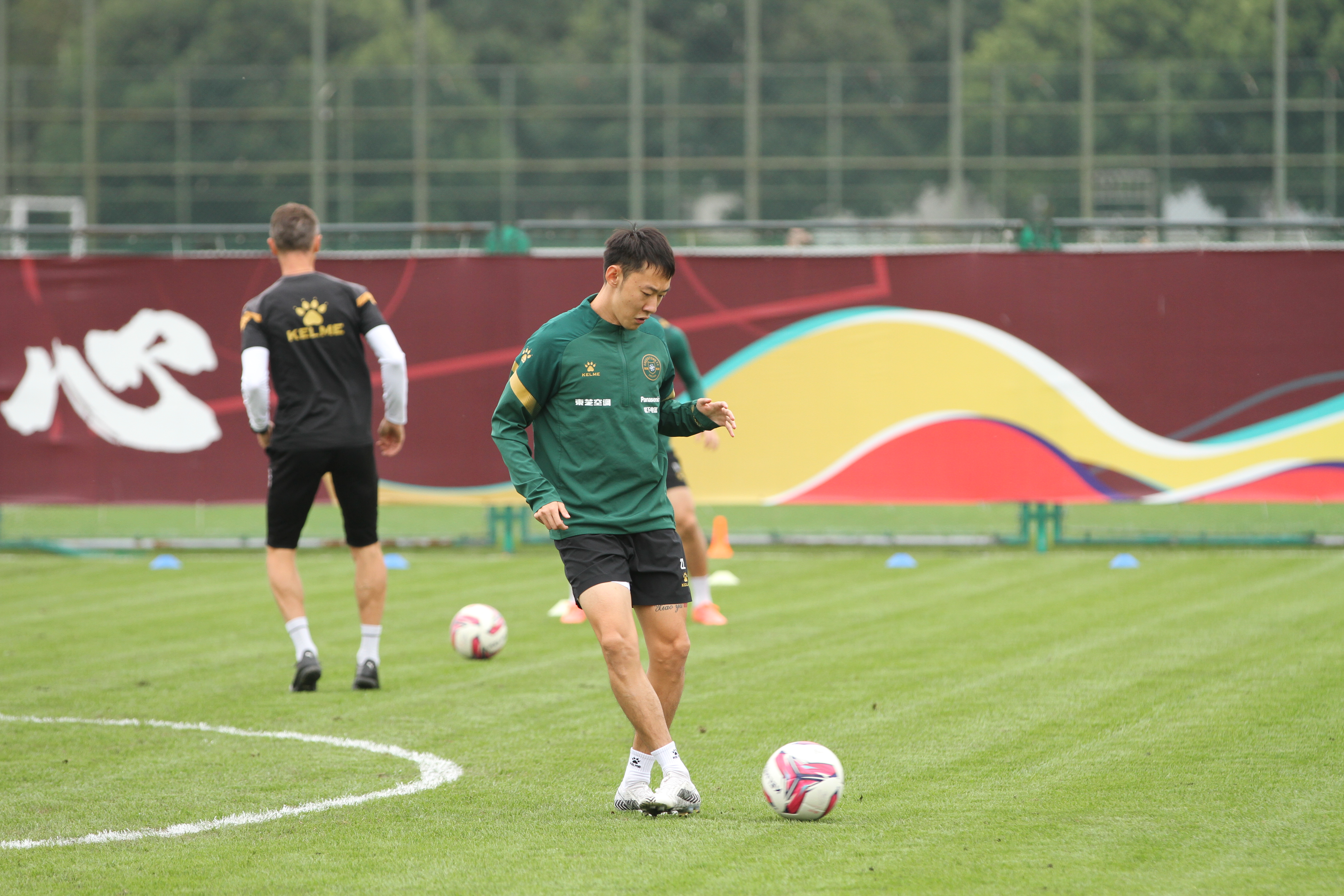 球员们为了胜利拼尽全力