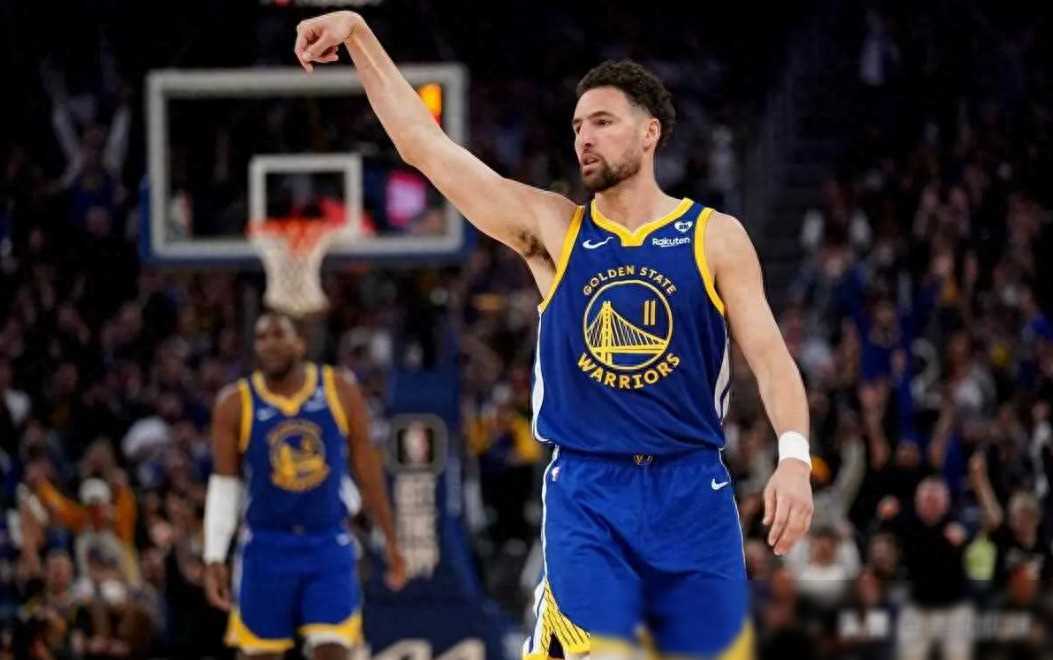 开云体育app-勇士客场搏杀爵士：西部半决赛展开激烈角逐