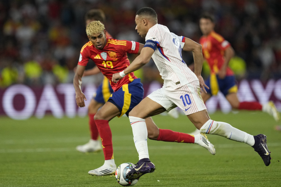 开云体育APP下载-关于强强对话，欧洲足球大赛掀起全球狂热的信息