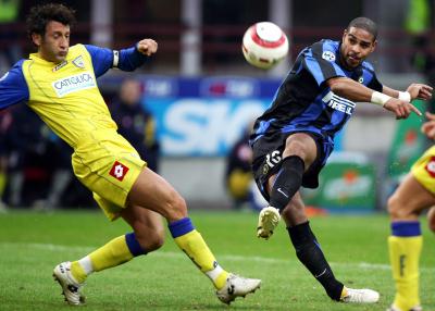 包含切沃主场失利，争夺保级名额任重道远的词条