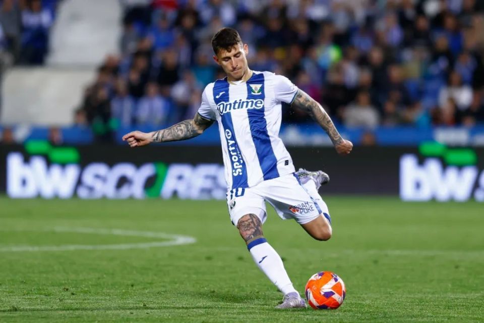 开云体育官方网站-巴拉多利德逆转莱加内斯：降级阴影消散的简单介绍