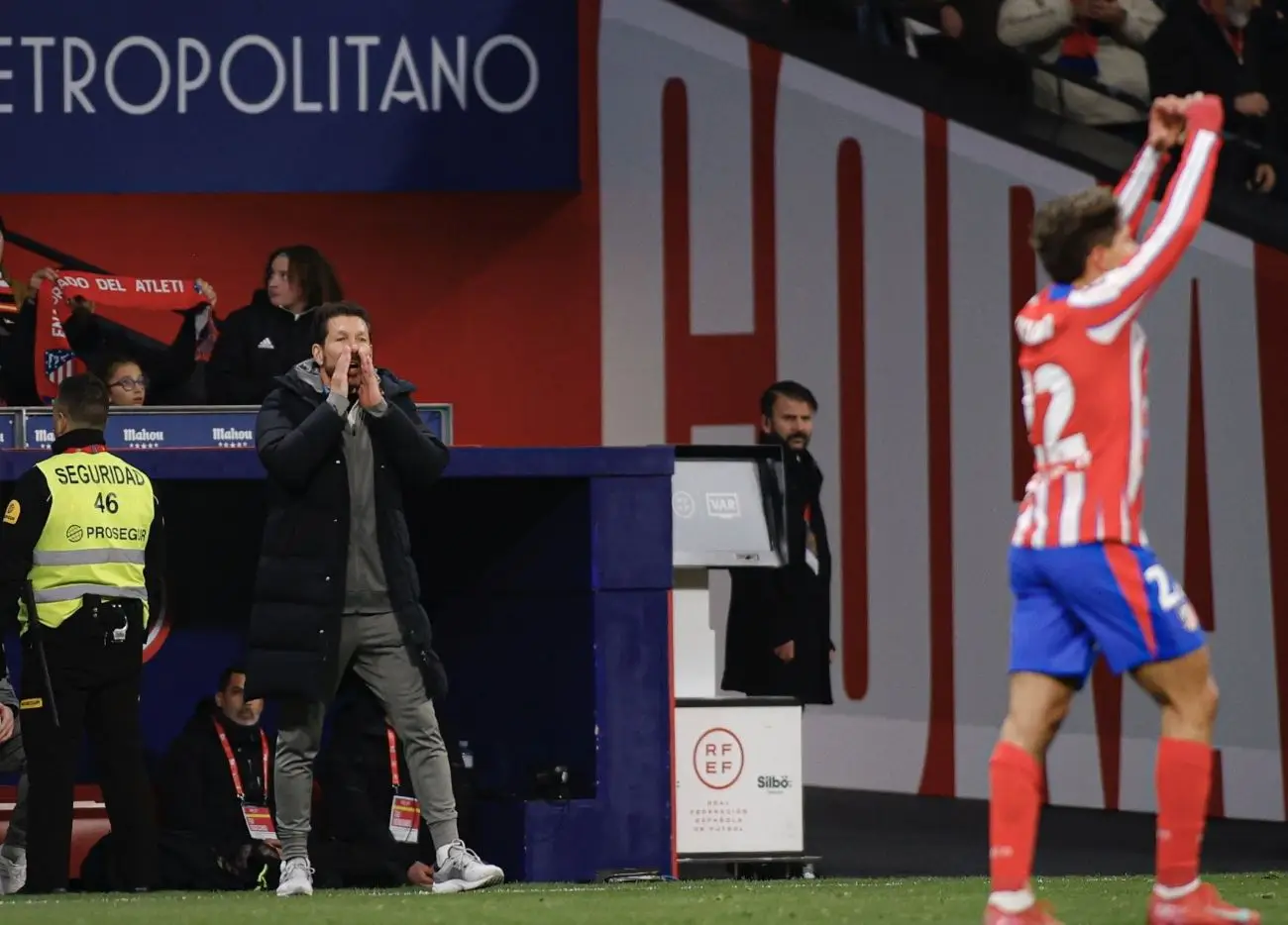 开云体育app-阿尔克马尔主场-小胜比利亚雷亚尔，跻身小组前四的简单介绍