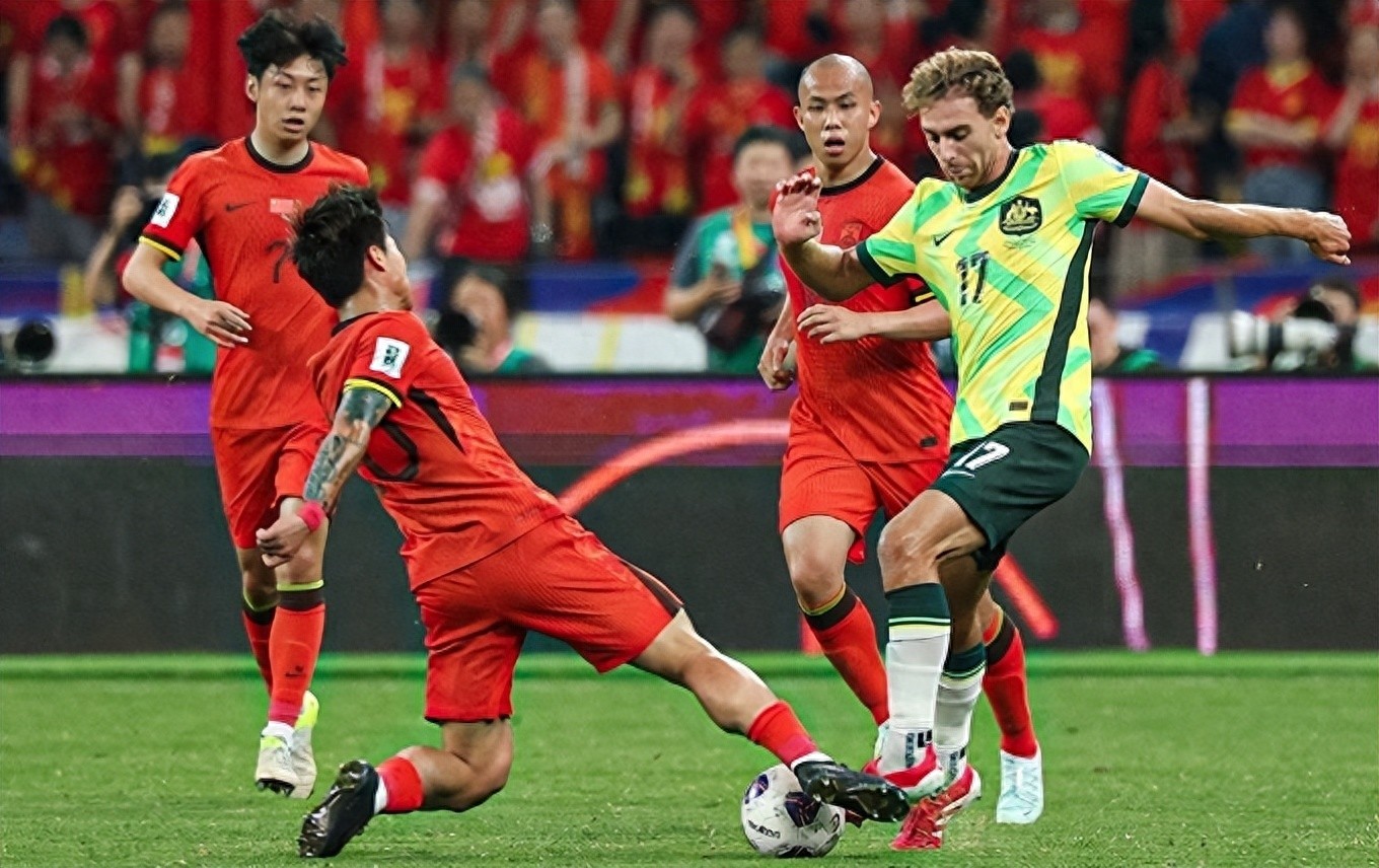 开云体育官方网站-足球狂热：国家队大战引发球迷狂欢的简单介绍