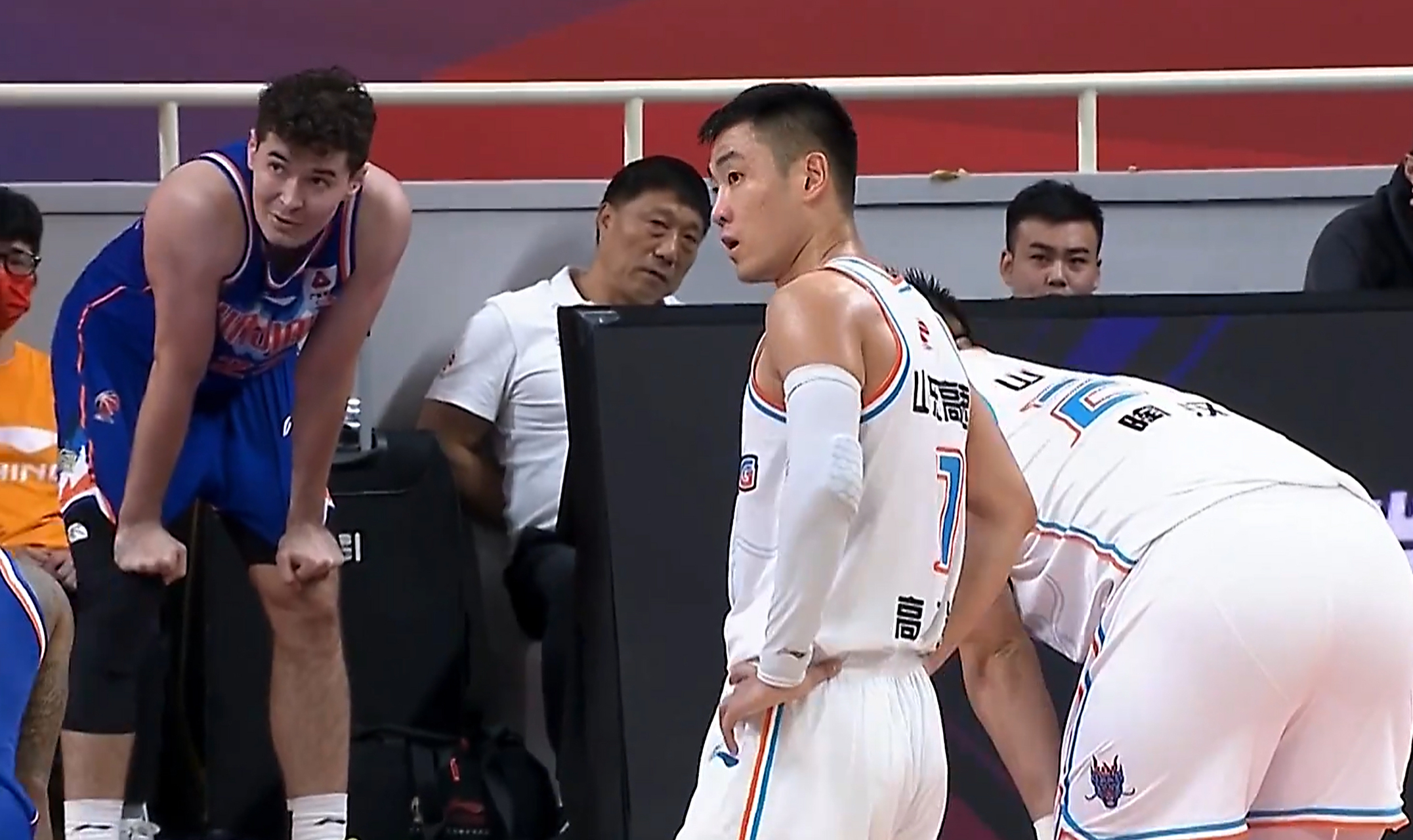 湖南男篮遭受惨败,积分榜位置下滑的简单介绍 湖南男篮遭受惨败,积分榜位置下滑的简单介绍