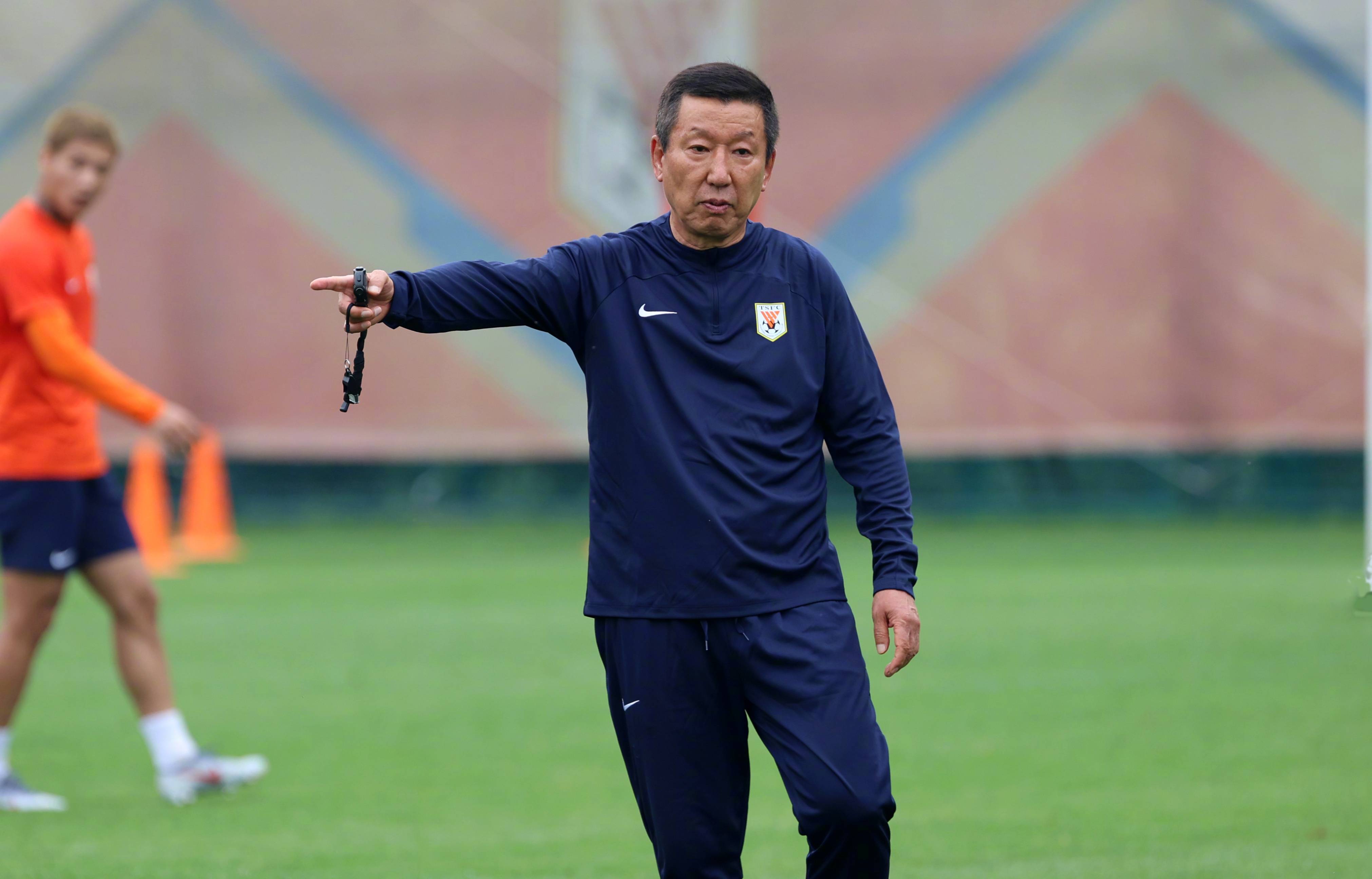 大连一方防守坚固，成功守住对手攻势