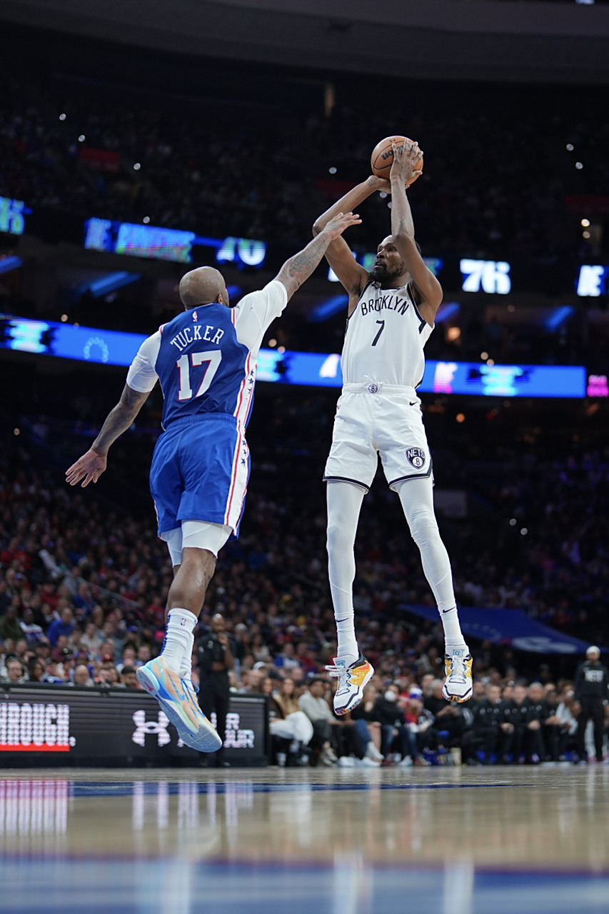 包含国王轻取篮网，全队人手可得的词条