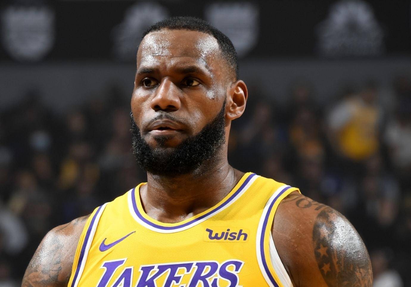 詹姆斯开启超常状态，领导湖人豪取连胜的简单介绍