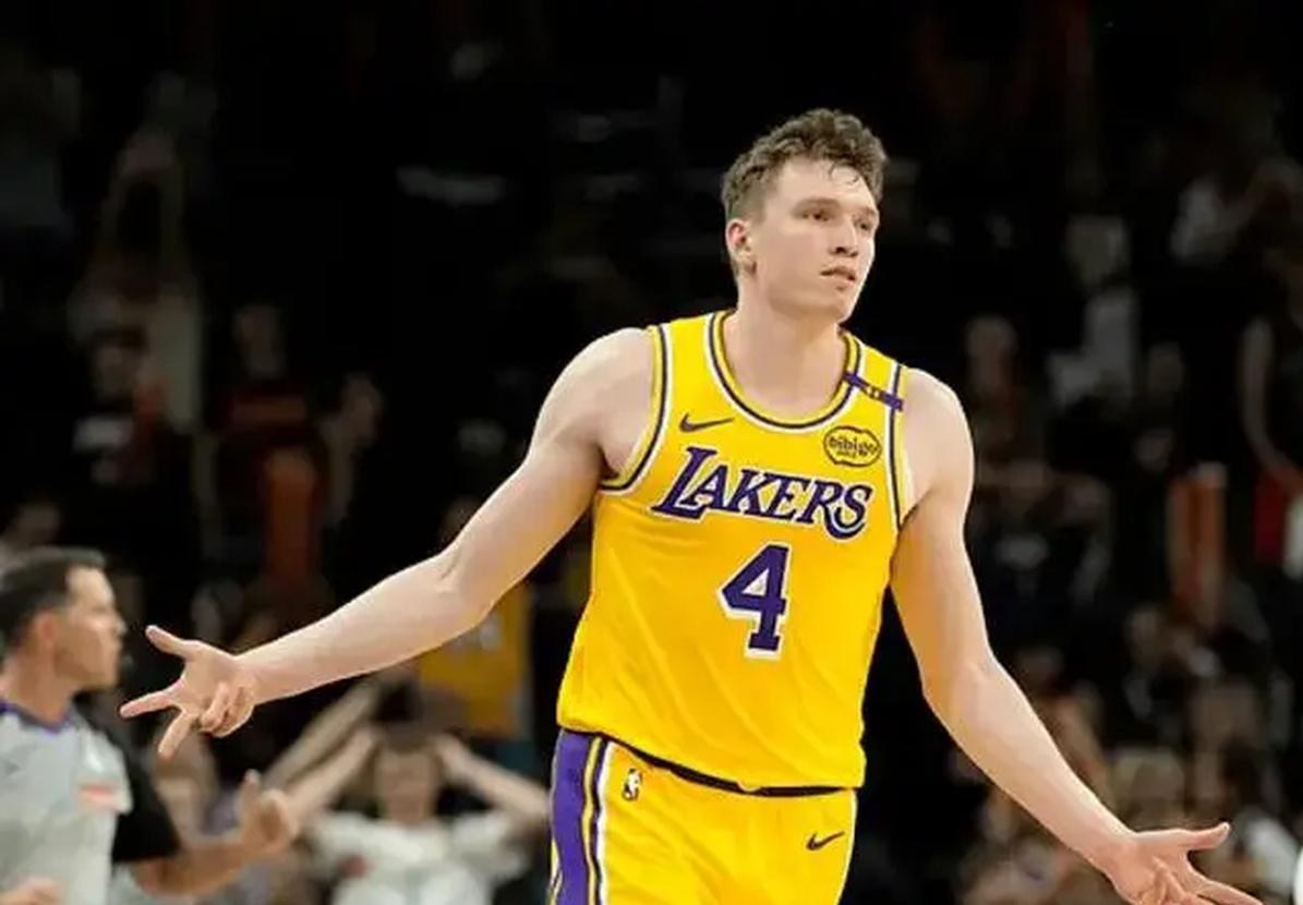 关于篮网B队力克墨西哥男篮，克莱惊艳世界的信息