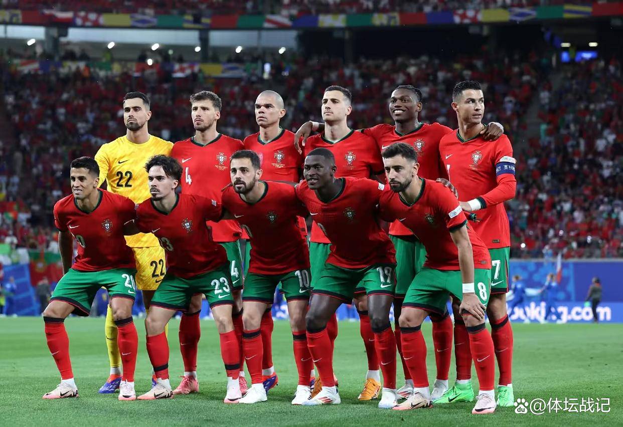 包含葡萄牙强势乌拉圭，佩德里完成帽子戏法的词条